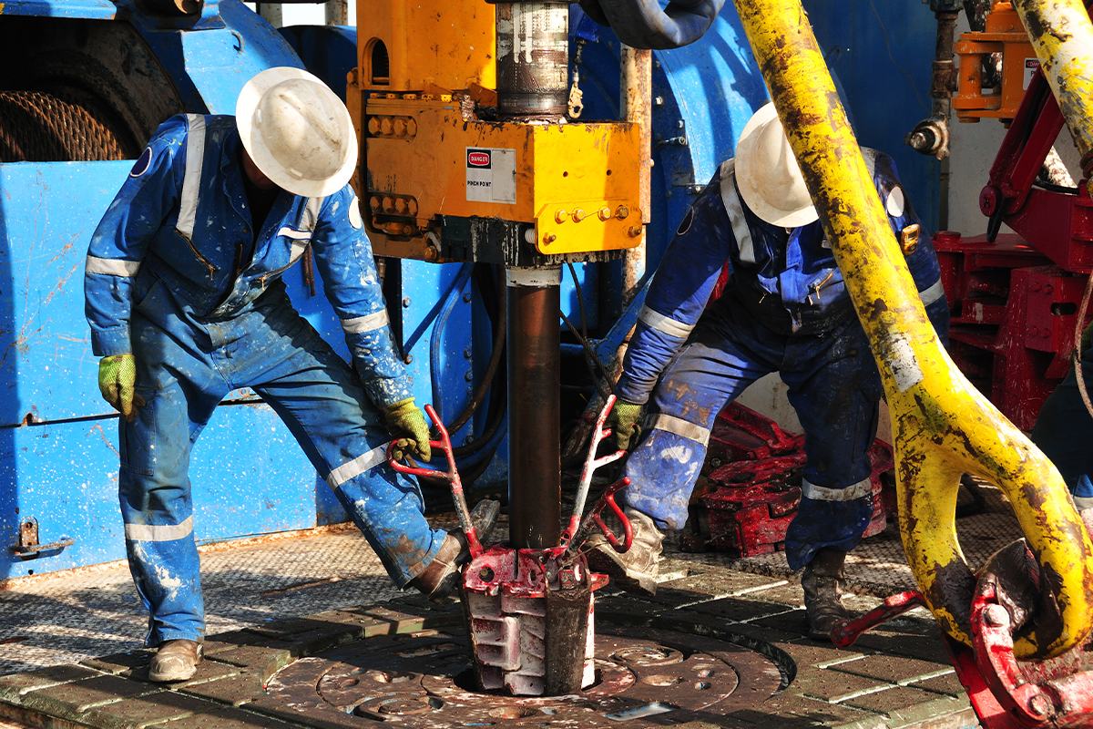 workers on an oil rig who seek help from an oil rig accident lawyer in Houston